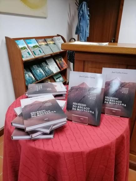 Sess&atilde;o de apresenta&ccedil;&atilde;o do livro de Jos&eacute; Carlos Costa na Ilha Graciosa - &ldquo; SEGREDO NO REGA&Ccedil;O DA MONTANHA&rdquo;