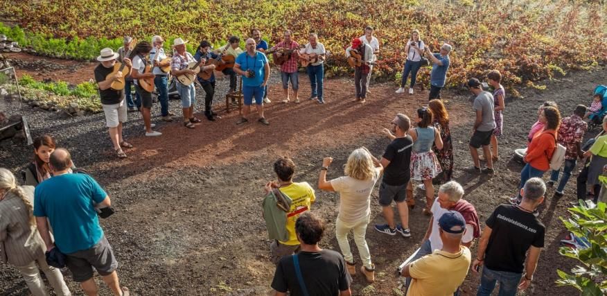 Tocadores de instrumentos de cordas da ilha do Pico t&ecirc;m convite aberto da MiratecArts