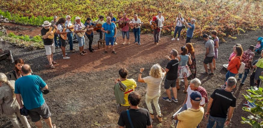 Tocadores de instrumentos de cordas da ilha do Pico t&ecirc;m convite aberto da MiratecArts